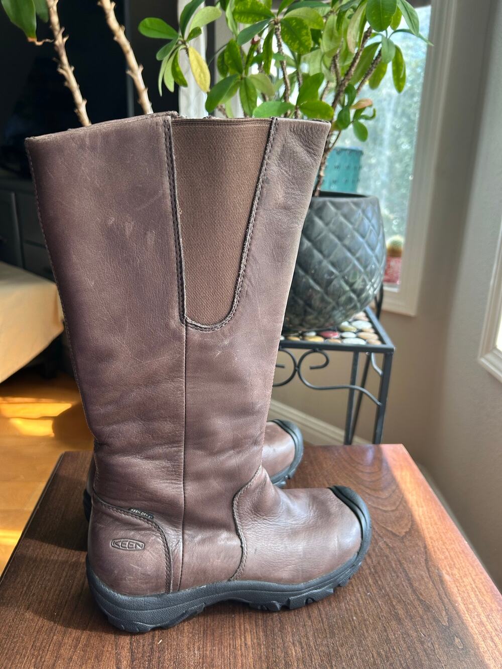 Keen Winthrop II Waterproof Boots size 6.5 tall shaft and rubber toe guard